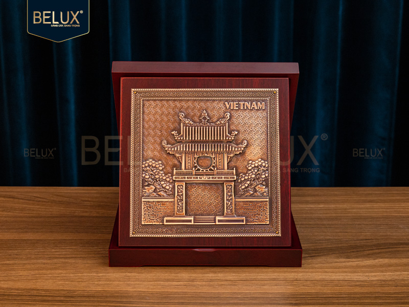 Hộp gỗ mặt vuông Khuê Văn Các bằng đồng đỏ 23x23cm